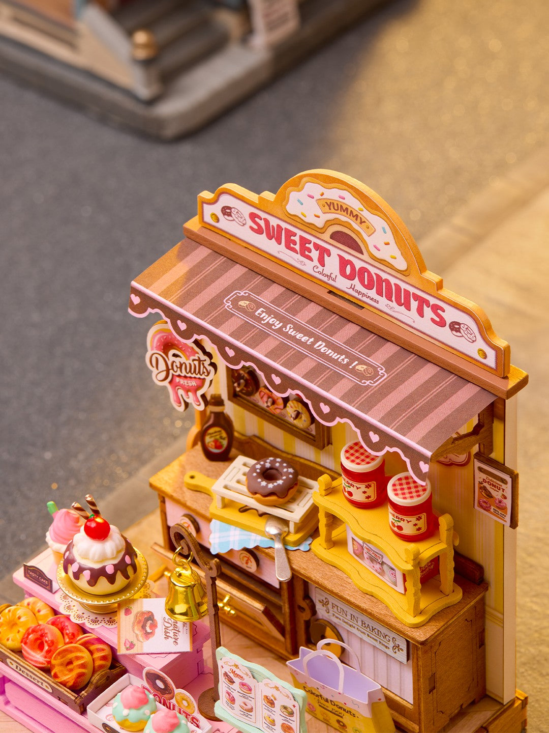 Rolife Sweetie's Donut Shop DS051 — display setting DIY kit display