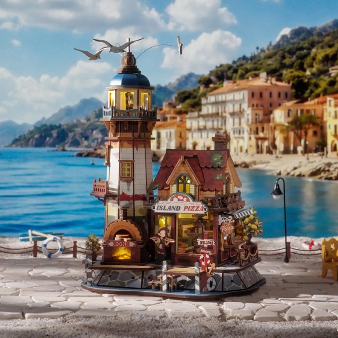 ROKR Chillbay Pizzeria EAM02 — pizzeria and lighthouse in a coastal setting DIY kit display