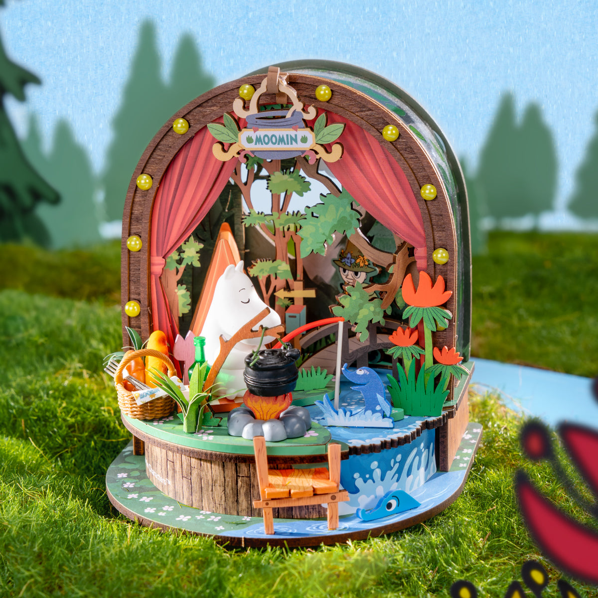Rolife Rolife Moomintroll's Forest Camp DA010 — green Moomintroll forest camp scene DIY kit detail