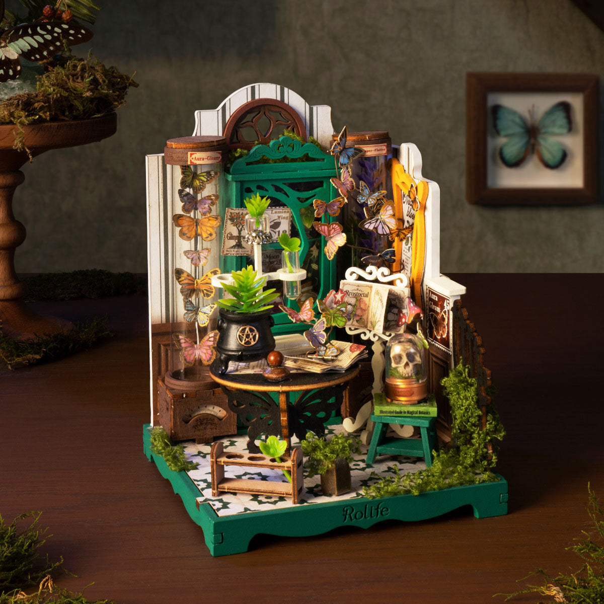 Rolife Rolife Potions Workshop DS057 — green miniature potions workshop display DIY kit detail