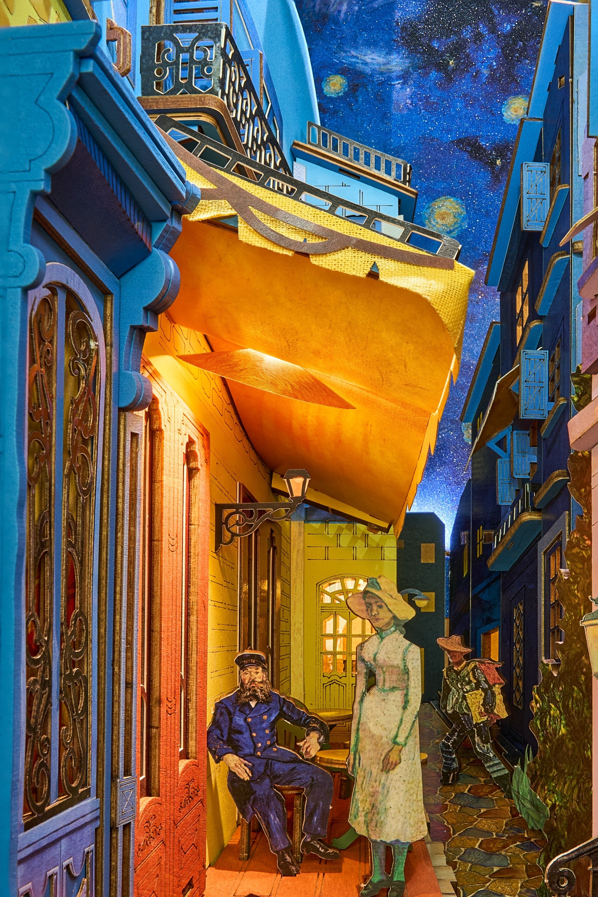 Rolife Starry Night Café TGB25 — yellow cafe awning and street details DIY kit display