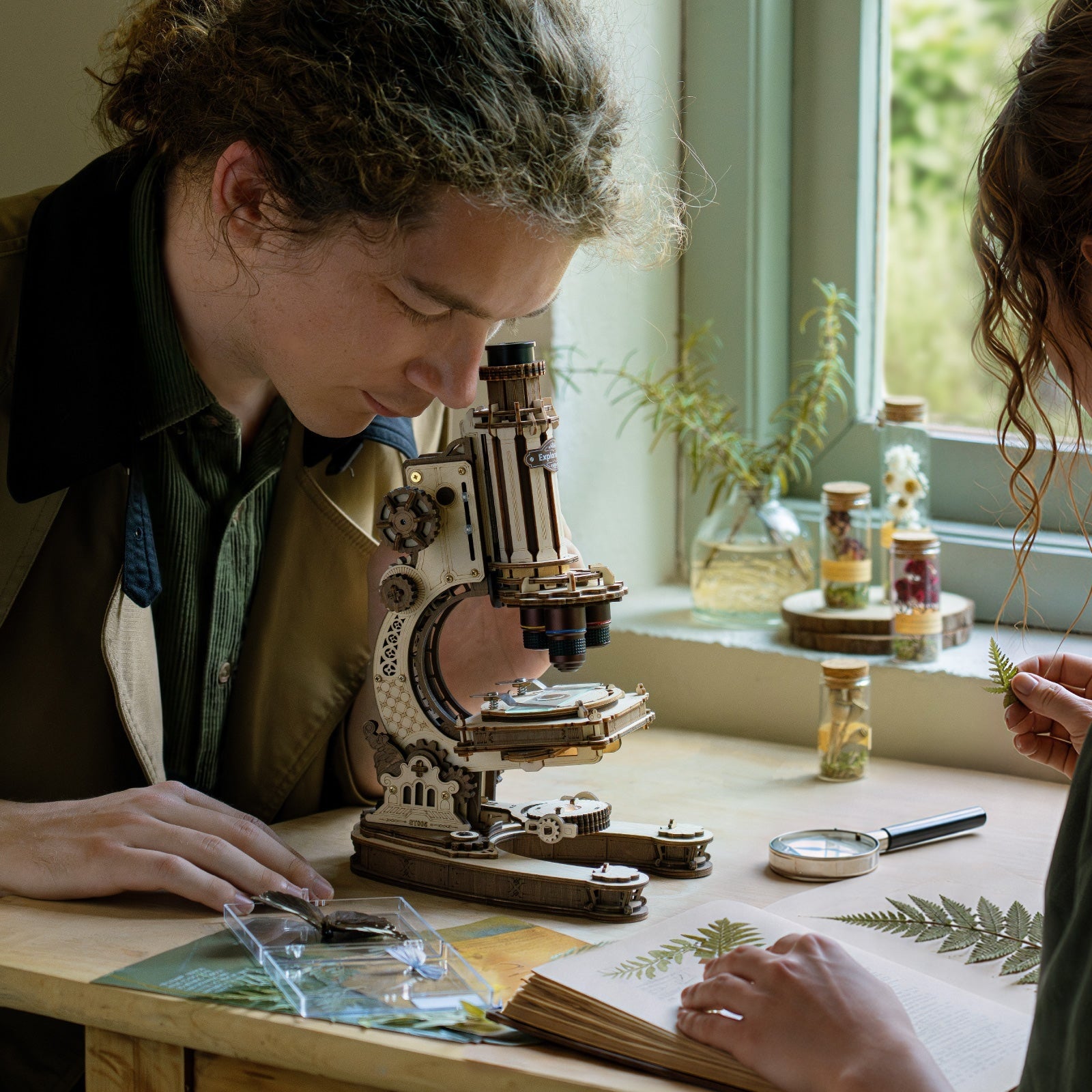 ROKR Microscope ST005 — model in use, view 8 DIY kit display