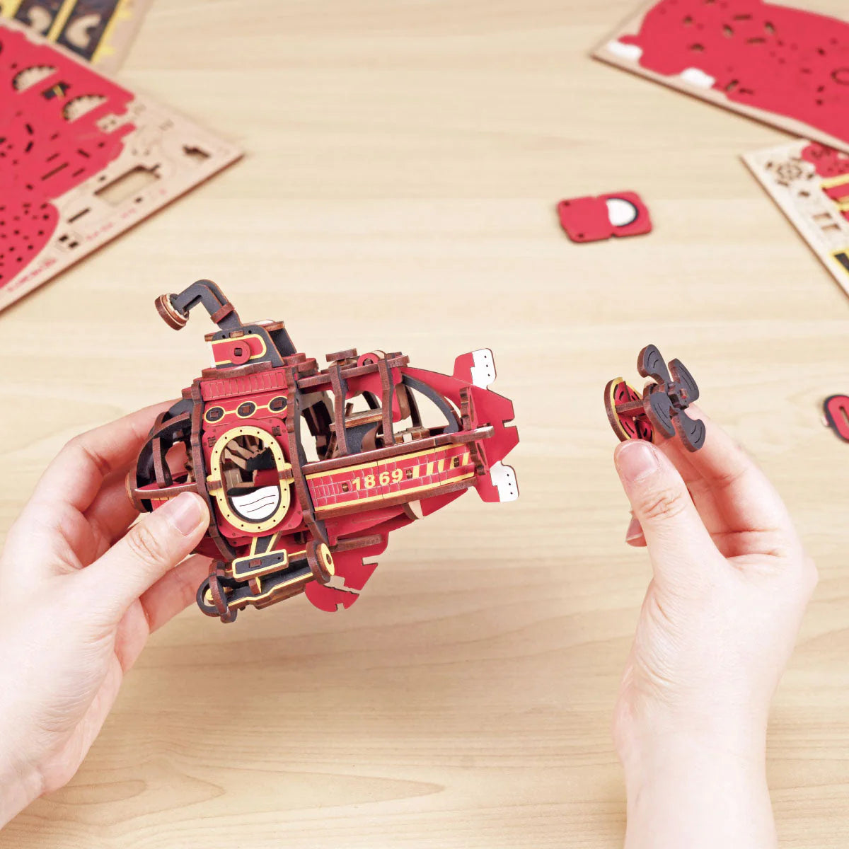 ROKR Deep-Sea Adventurer Pendulum Balance Toy 3D Puzzle - MCD04 | Wooden Submarine Kinetic Desk Toy with Perpetual Motion