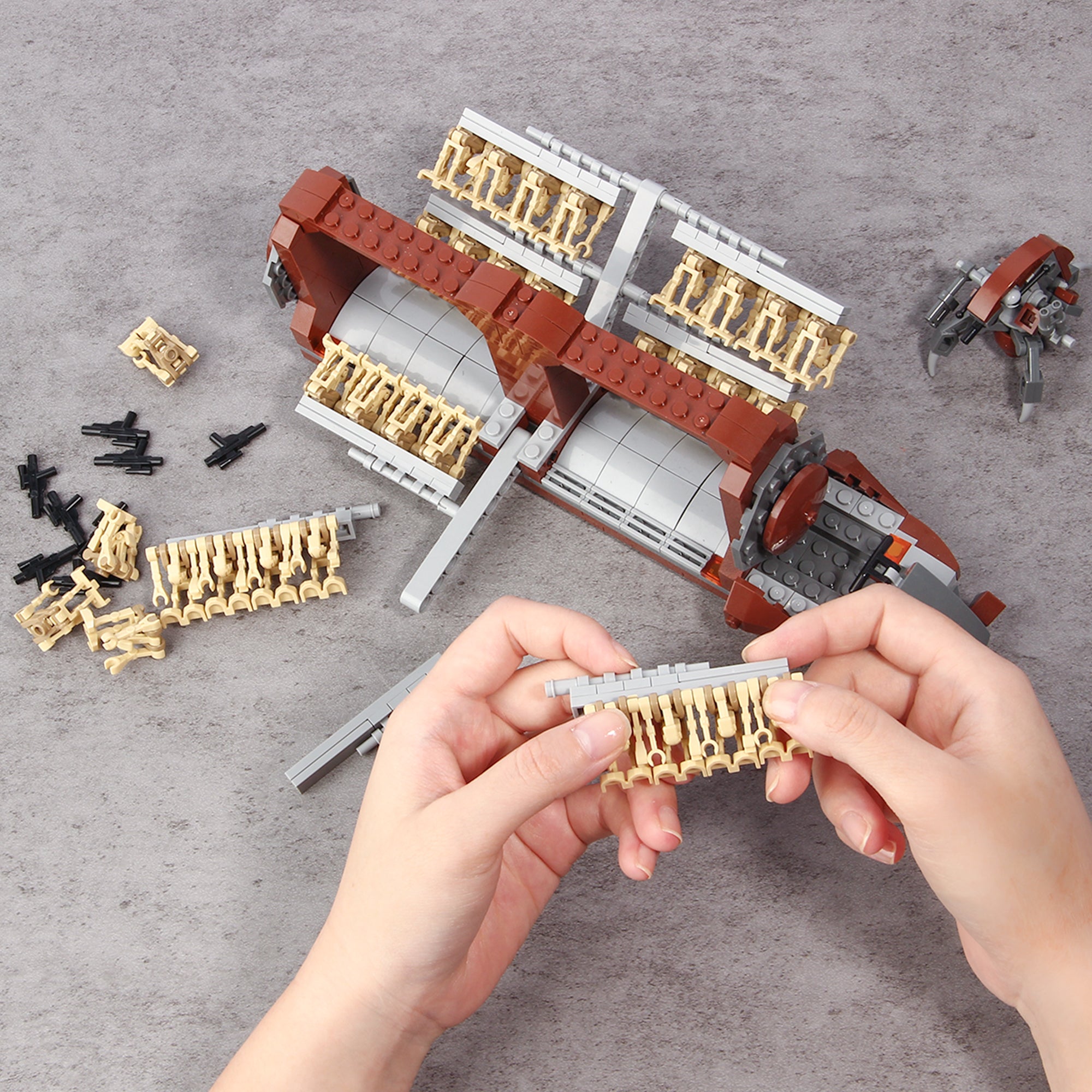 689PCS Star Wars Platoon Model Bricks Platoon Attack Building Blocks Set Machine and Destroyer Robot Bricks Toys For Children Birthday Gifts
