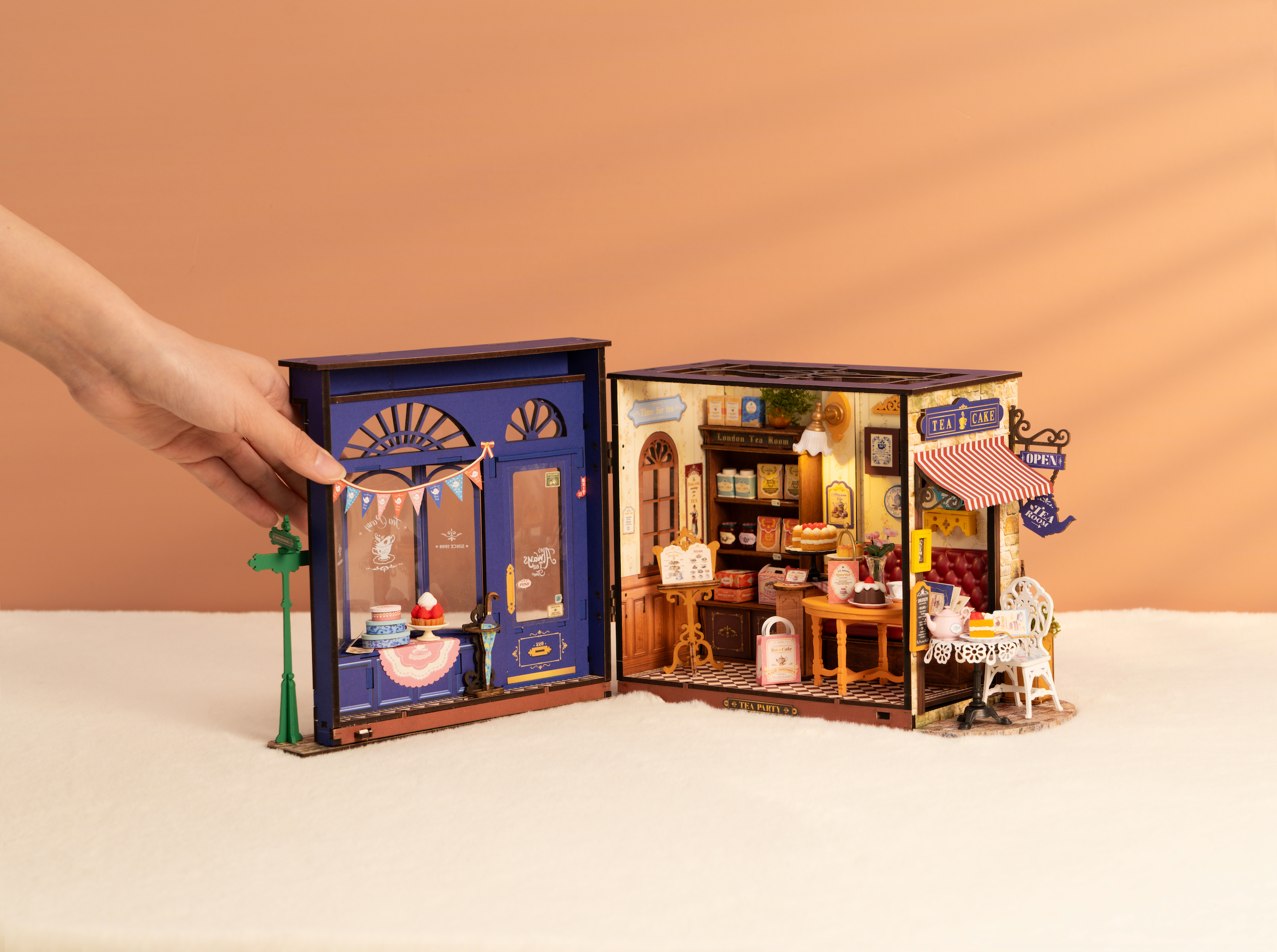 Rolife Leisure Time Tea Room DIY Miniature House DG171