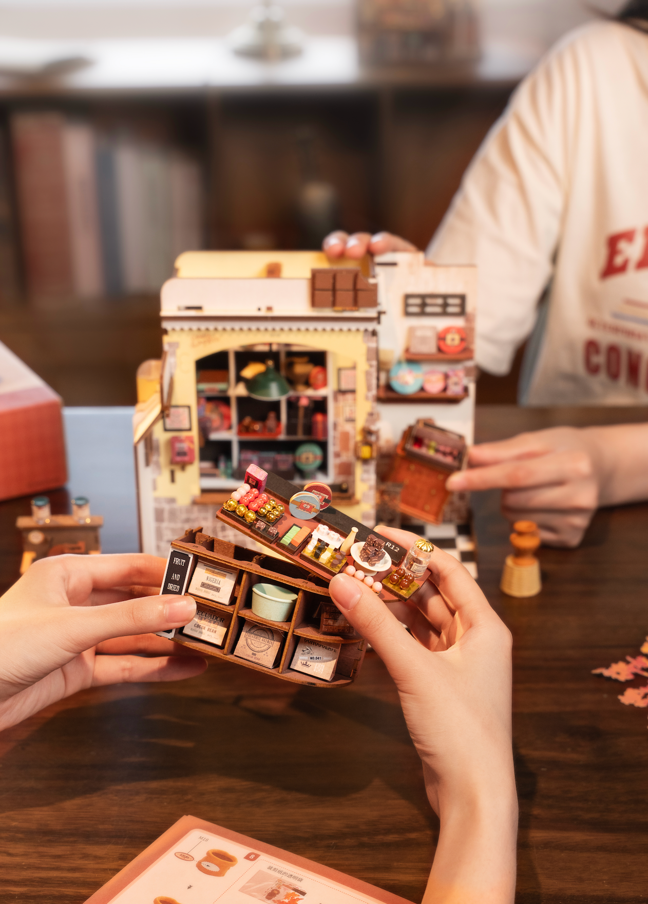 Rolife Henry's Chocolate DIY Miniature House DG174