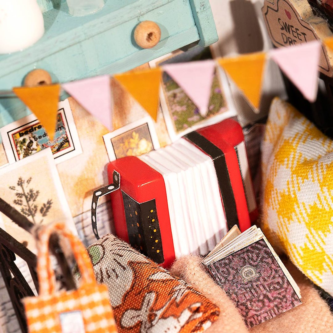 Robotime 3D DIY Wooden Puzzle Sweet Dream Bedroom Miniature Dollhouse Kit DS016