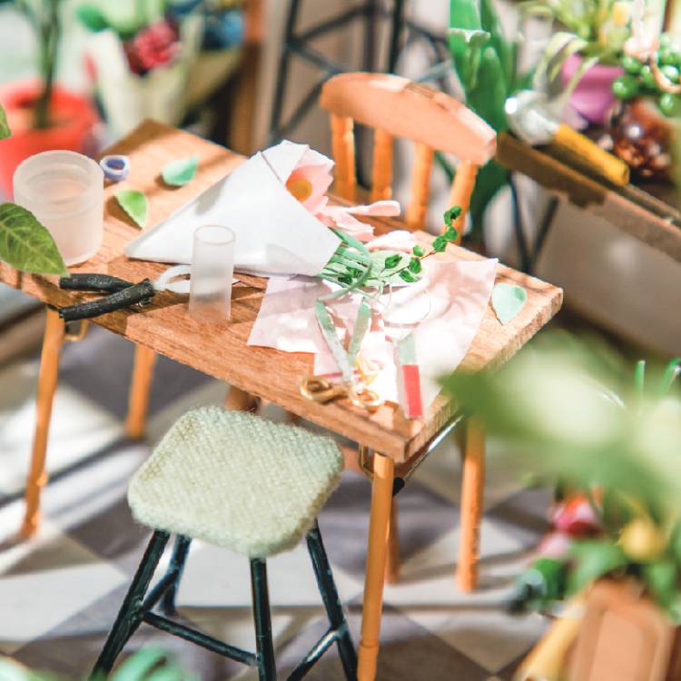 Robotime 1:24 DIY Miniature Mini Dollhouse Home Decor Emily's Flower Shop DG145