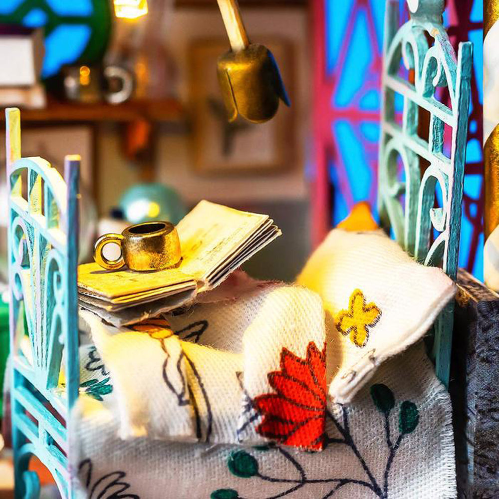 Robotime Rolife Bloomy House DIY Glass Miniature Dollhouse 3D Model Kit Toy DS002