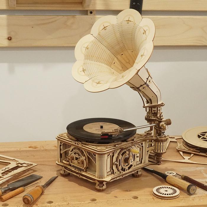 ROBOTIME DIY Crank Classic Gramophone Wooden Model Building Kit Assembly Toy Gift LKB01